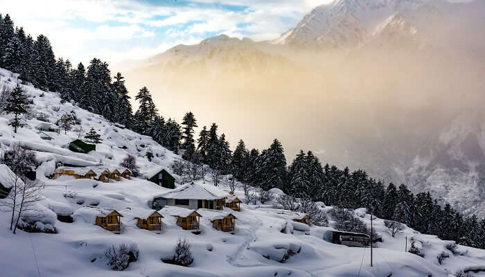 winter season at one of the best places to visit in India, Auli
