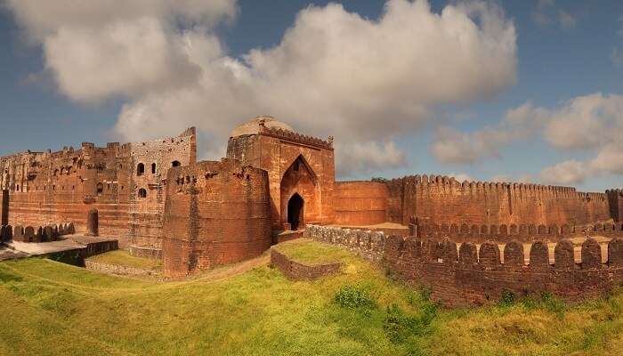 Explore the stunning Bidar Fort to cover the best tourist places near Hyderabad within 500 km