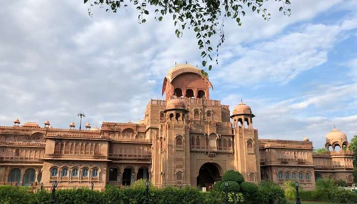 The forts and palaces of Bikaner are too iconic not to visit, one of the best places to visit in August in India.