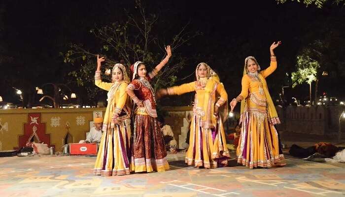 Local artists performing Rajasthani dance at Chokhi Dhani