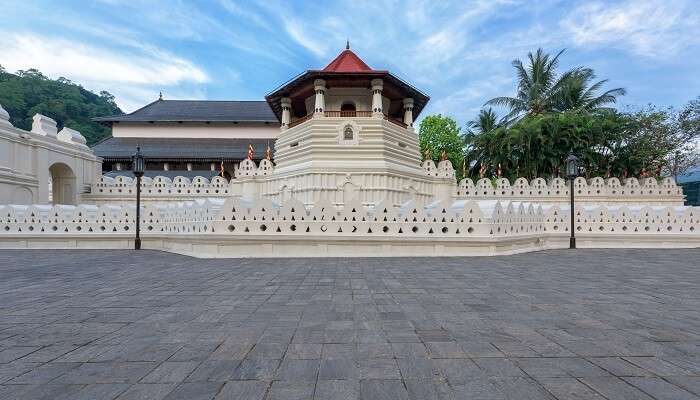 Front view of one of the best Buddhist temples in Sri Lanka