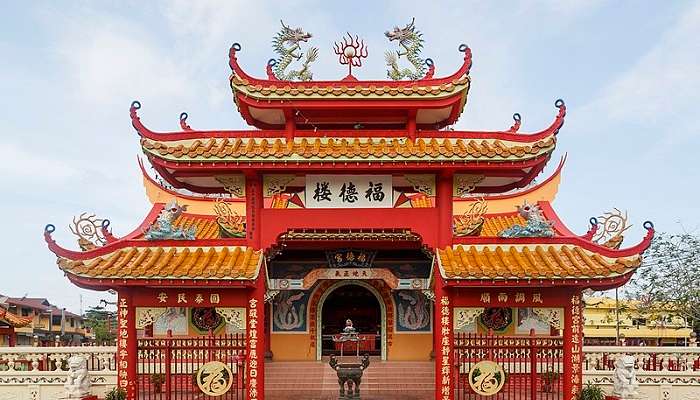 Visit the architectural buddhist temple on the solo travel to Singapore and know about the Taoist goddess.