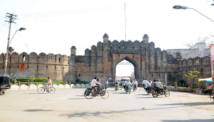 Explore the beautiful architecture of Chandrapur Fort, one of the best places to visit in Chandrapur.
