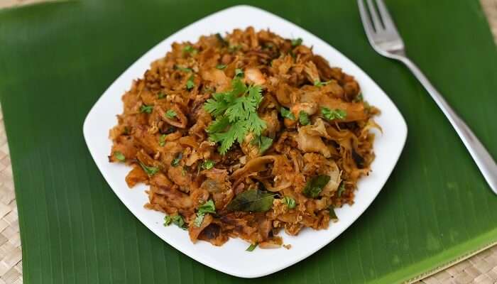 Enjoy delicious Kothu Roti while trying street food in Colombo.