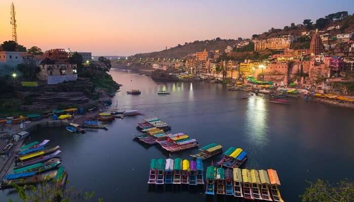 The refreshing ambiance of Omkareshwar make it one of the best hill stations near Indore. 