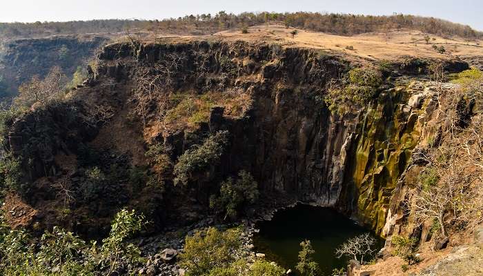 This waterfall is counted among the best tourist places near Indore within 100 km. 