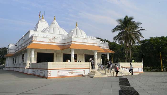 Among the places to visit in Valsad, Sainath Temple is one of the most visited religious temples.