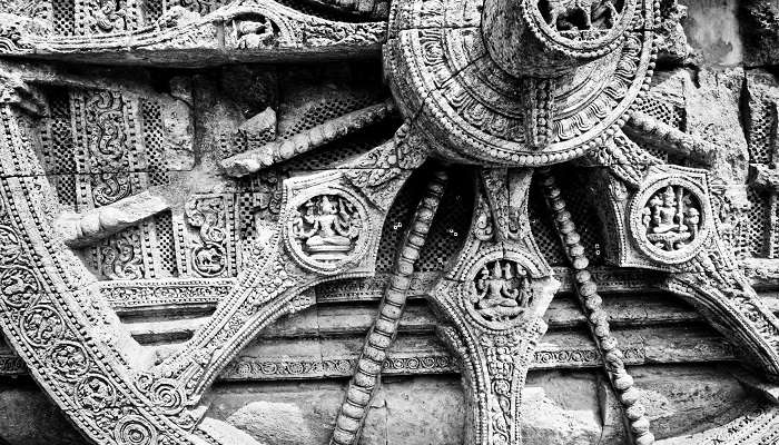 Libérez le célèbre endroit à visiter à Konark, Odisha et admirez les expositions d'antiquités au musée archéologique.