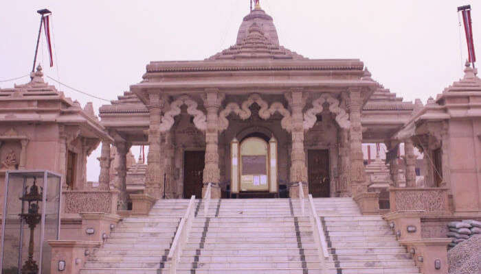 Enjoy the awe-inspiring panoramic view of Bhadravati Jain Temple, one of the best places to visit in Chandrapur