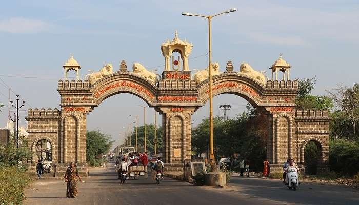 Feel the grandeur of Junagadh Gate in Veraval