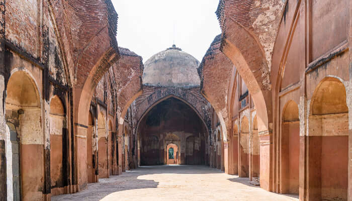 Revisit the history of Katra Masjid which is one of the best places to visit in Murshidabad