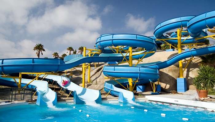A grand slide in the waterpark for those who want to seek adventure.