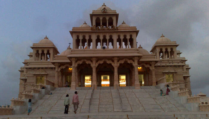 Shri Hari Mandir is a spiritual place to visit in Porbandar in the outskirts of the city