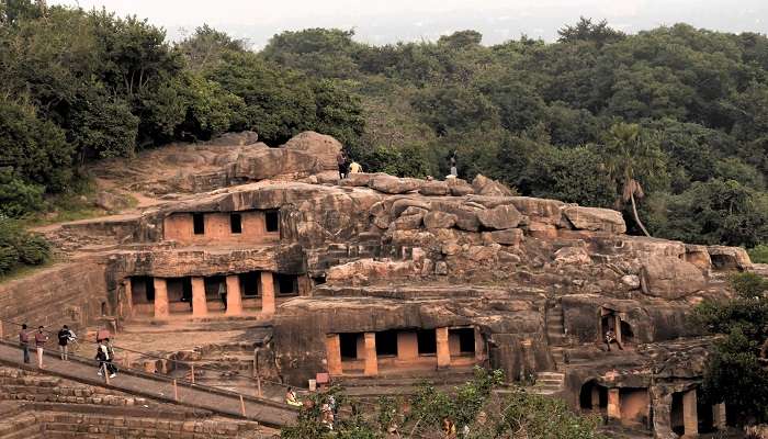 Visitez les grottes d'Udayagiri et de Khandagiri à Konark et consacrez votre voyage au jaïnisme.