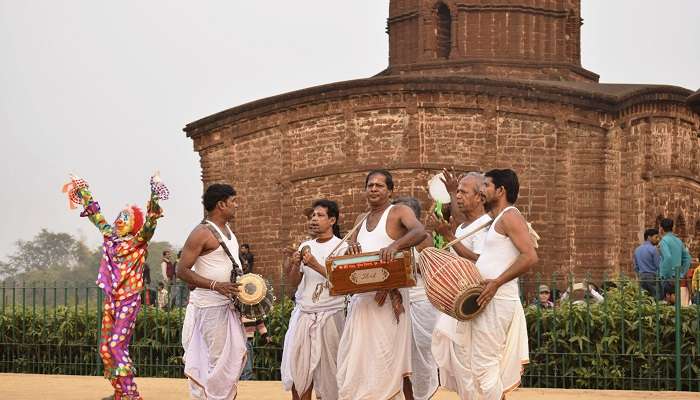 Enjoy some cultural performances one a one day trip to Bishnupur 