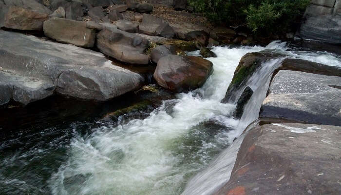 A view of Bhatinda Falls that is one of the scenic tourist places in Dhanbad for nature lovers 