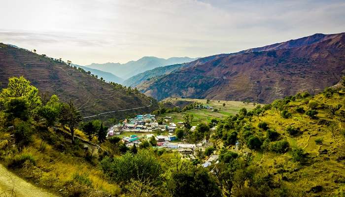 La belle vue de montagne de Dehradun, l'un des meilleur Bagru