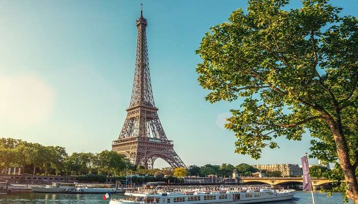 La Tour Eiffel l'un des meileur lieux à visiter en octobre dans le monde