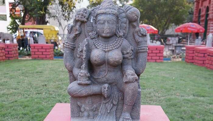 Soyez témoin des séduisantes sculptures de la galerie d'art Venkatappa.