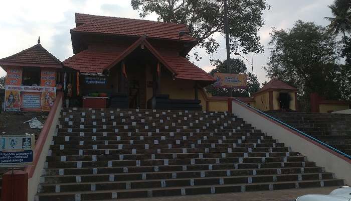 The old and historic Kaviyoor Mahadeva Temple is one of the must-visit religious tourist places in Thiruvalla