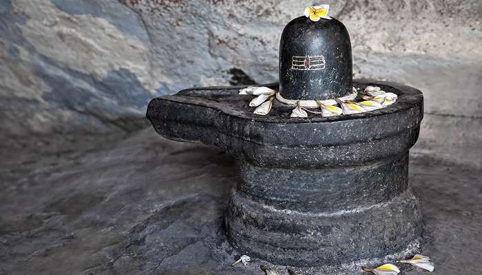 An image of Shiva Lingam inside Koti Lingeswara Swamy Temple, one of the best places to visit in Siddipet