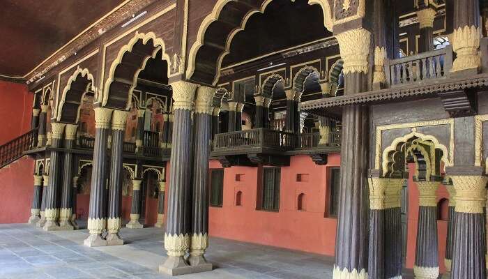Explorez les meilleurs endroits à visiter à Bangalore en visitant le palais du sultan Tipu