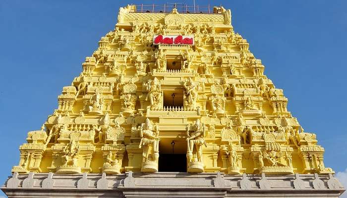 Imprégnez-vous du caractère sacré du temple Rameshwaram, l'un des meilleurs temples du Tamil Nadu.