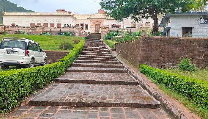 View the history of the area at Ramnagar Fort