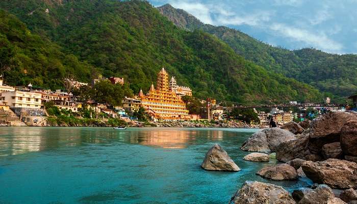 Profitez de la vue sereine sur le rivière Ganga, l'un des meilleur lieux à visiter près de Jaipur 
