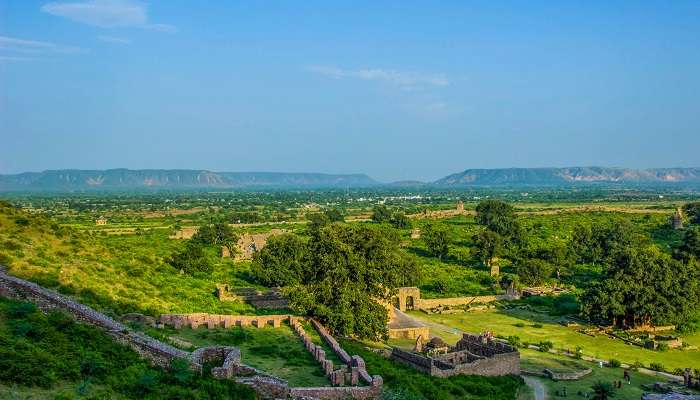 Fort de Kankwari dans le parc national de Sariska, c'est l'un des meilleur lieux à visiter près de Delhi