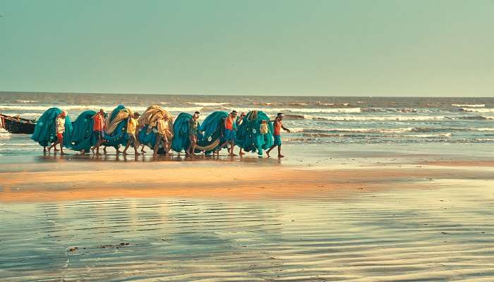 Watch fishermen doing their daily activities at Shankarpur Beach, one of the most famous beaches in West Bengal