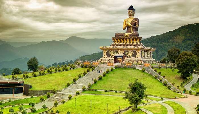 Explorez la statue de Bouddha à Sikkim, C;est l'un des meilleur lieux à visiter en Inde en été