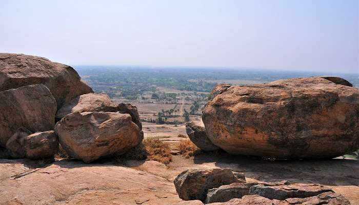 Sittanavasal Caves is a complex of caves which is among the historical places to visit in Pudukkottai