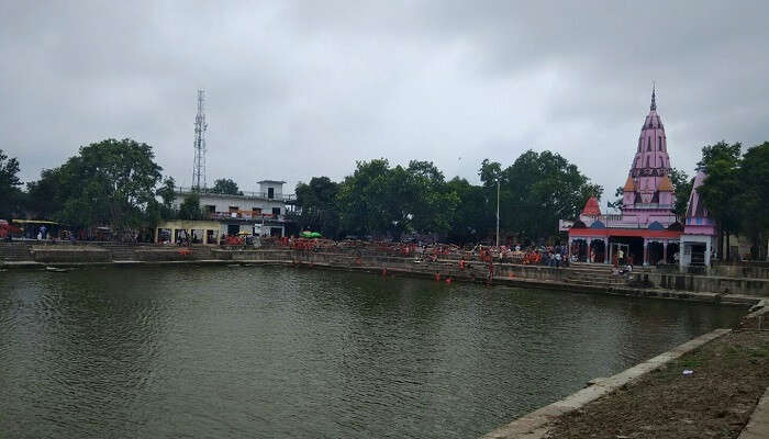 Take a glimpse of one of the magnificent places to visit in Jaunpur at Sri Trilocahn Mahadev Temple.