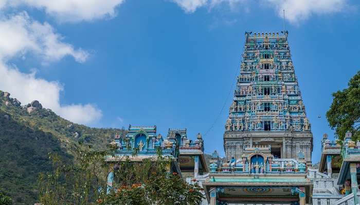 Le temple principal de Tiruchendur avec une immense importance religieuse.  C'est l'un des endroits les plus populaires à visiter à Tiruchendur.