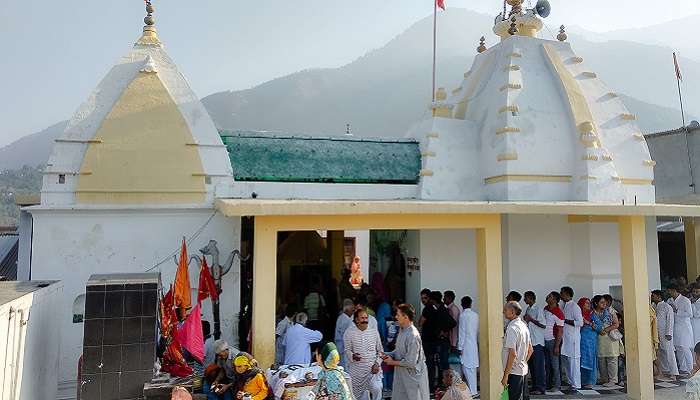 Take blessings at Sudh Mahadev Temple which is one of the best places to visit in Udhampur