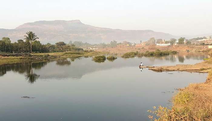 Détendez vos sens avec la vue sereine sur la rivière Ulhas, l'un des meilleurs endroits à visiter à Ulhasnagar.
