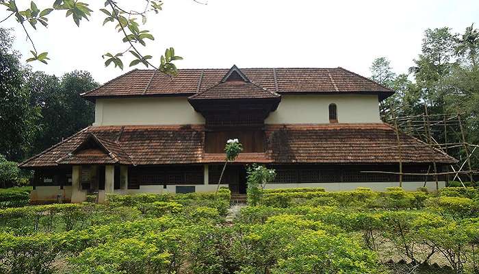 The enormous structure of the palace make it one of the best places to visit in Chengannur.