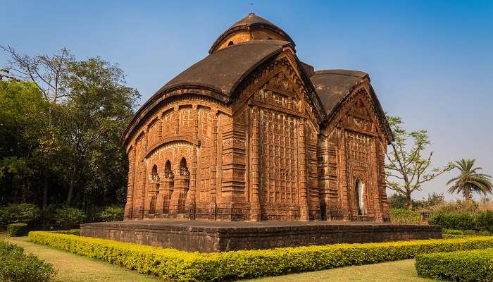 Dive into the sanctity of temples in Bishnupur while enjoying one day trip to Bishnupur