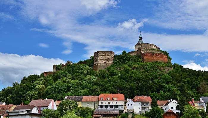 Vue du château de Guessing dans le Burgenland, c'est l'un des meilleur lieux à visiter en Autriche 