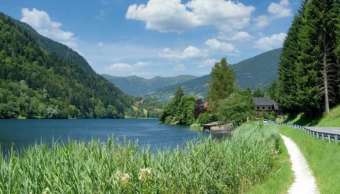 Explorez le lac de Carinthie, c'est l'un des meilleur lieux à visiter en Autriche