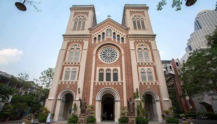 Explorez la Cathedrale de l'Assomptions, c'est l'une des meilleurs endroits à visiter à Bangkok