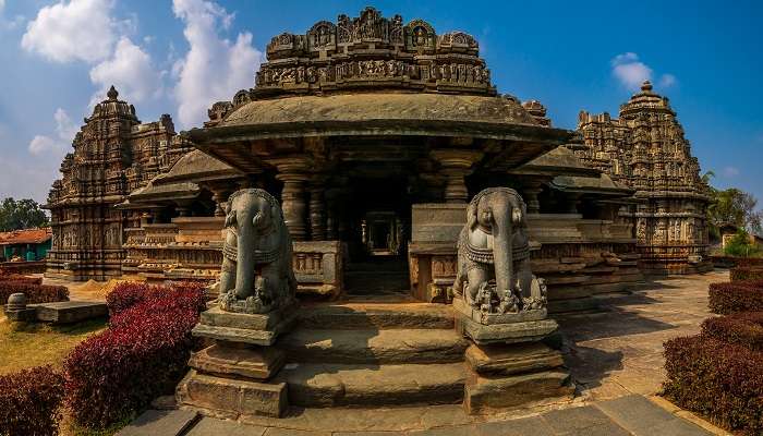 Explorez la Veera Narayana Temple en Chikmagular, c'est l'un des meilleur endroits à visiter en août en Inde