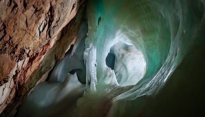 Grotte d'Eisrienwelt est l'un des meilleur lieux à visiter en Autriche