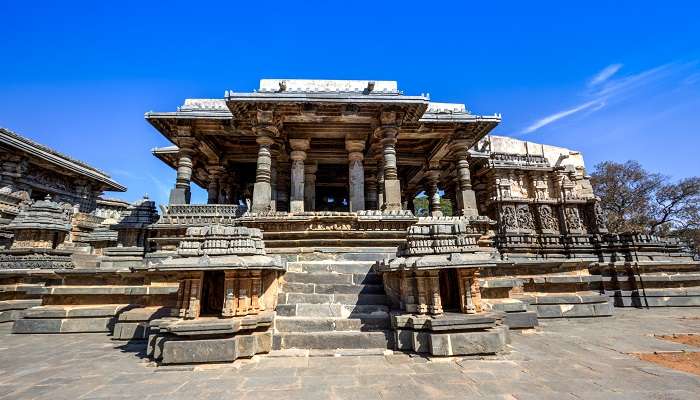 Halebidu Temple,c'est l'une des meilleur  lieux à visiter en mars en Inde