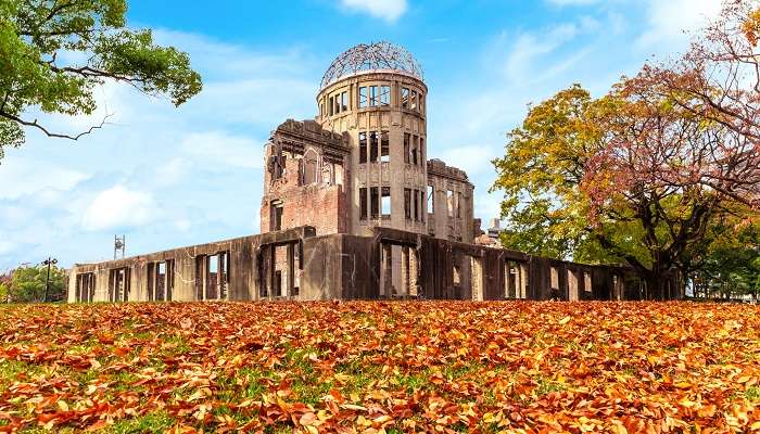 Le parc commémoratif de la paix d'Hiroshima ou la bombe atomique réalisée à Hiroshima