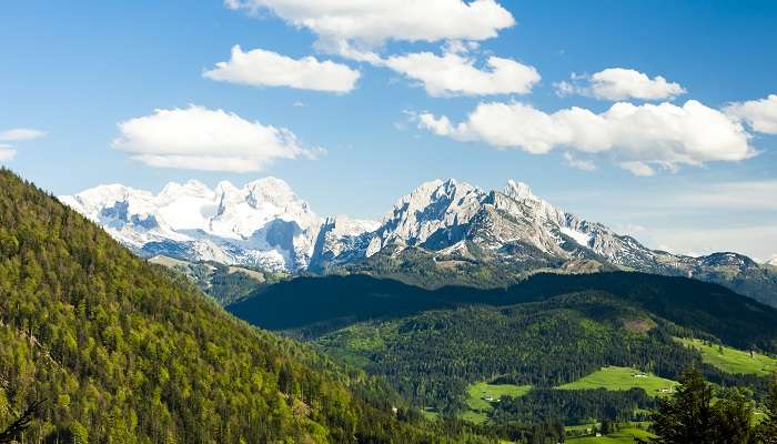 La vue incroyable d'Hoher Dachstein, c'est l'un des meilleur lieux à visiter en Autriche