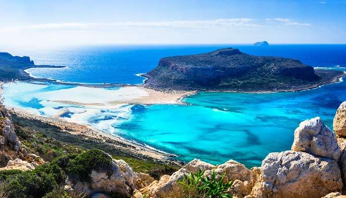 Incredible view of the Greek islands, c'est l'une des meilleur endroits à visiter en septembre 
