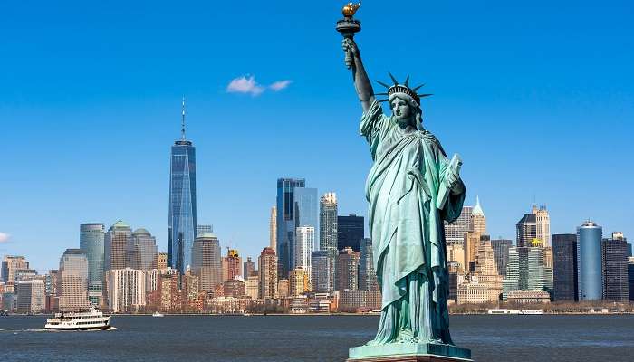 La Statue de la Liberté sur la scène de New York, c'est l'une des meilleurs endroits à visiter en janvier
