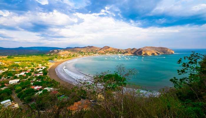 La belle plage en Nicaragua, c'est l'une des meilleurs endroits à visiter en janvier 